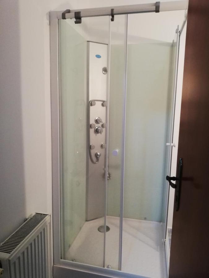 Gazde/Camere de închiriat Casa Din Padure *