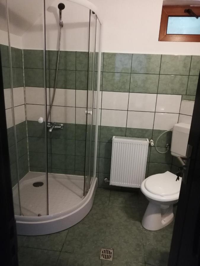 Gazde/Camere de închiriat Casa Din Padure Sinaia