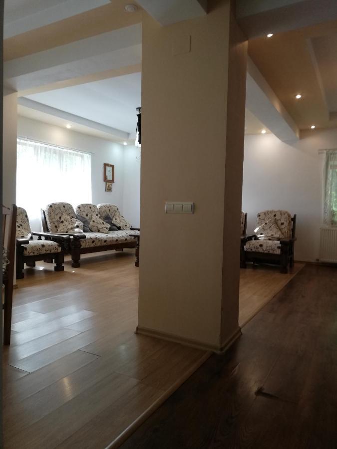 Gazde/Camere de închiriat Casa Din Padure